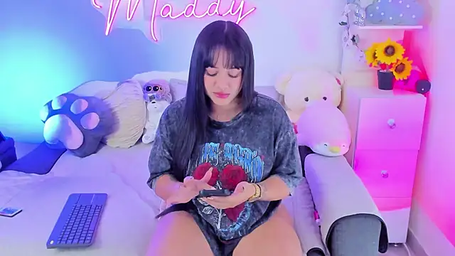 MaddyParisi online show from 11, 3, 2025