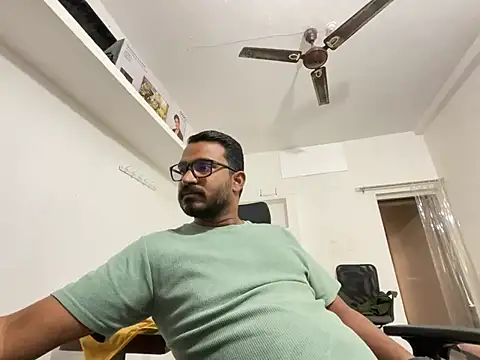 real meet girl finding in online show from 13, 12, 2024