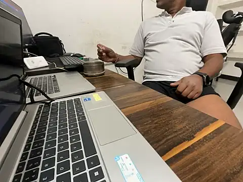 real meet girl finding in online show from 13, 10, 2025