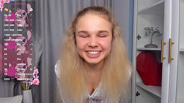 OdetteHarwick online show from 14, 9, 2025