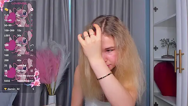 OdetteHarwick online show from 26, 9, 2025