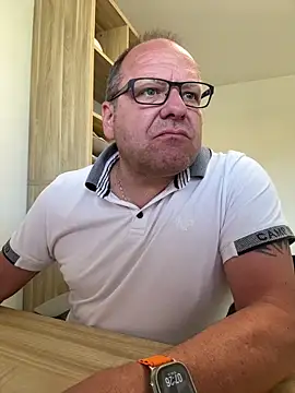 coupleLatinaLovers online show from 26, 5, 2026
