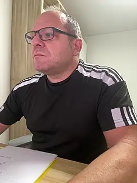 coupleLatinaLovers online show from 9, 10, 2025