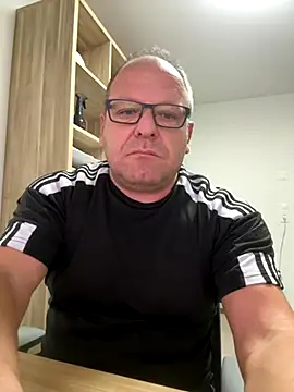 coupleLatinaLovers online show from 6, 10, 2025