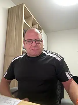 coupleLatinaLovers online show from 8, 10, 2025