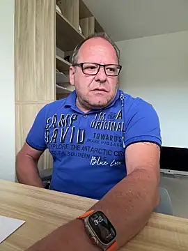 coupleLatinaLovers online show from 27, 5, 2026