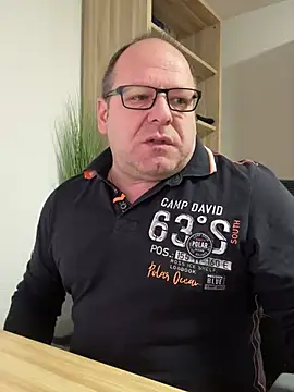 coupleLatinaLovers online show from 20, 1, 2025