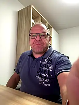 coupleLatinaLovers online show from 9, 9, 2025