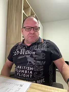 coupleLatinaLovers online show from 6, 2, 2026