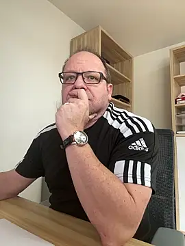 coupleLatinaLovers online show from 28, 1, 2025