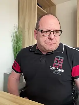 coupleLatinaLovers online show from 10, 3, 2025