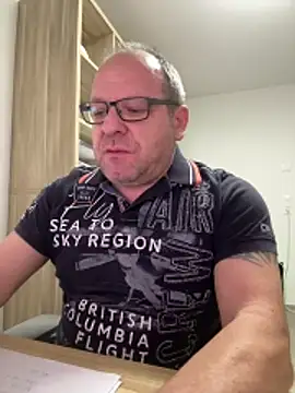 coupleLatinaLovers online show from 26, 11, 2025