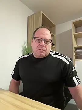 coupleLatinaLovers online show from 10, 2, 2025