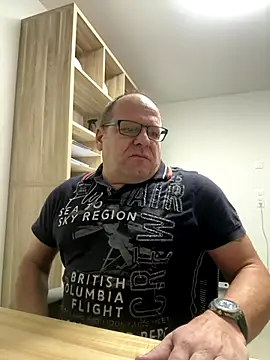 coupleLatinaLovers online show from 28, 11, 2025