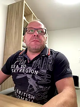 coupleLatinaLovers online show from 24, 10, 2025