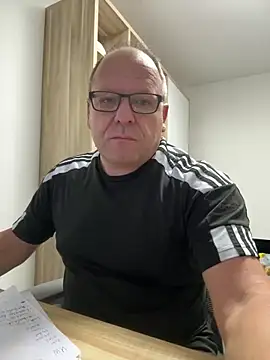 coupleLatinaLovers online show from 3, 10, 2025