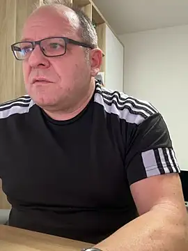 coupleLatinaLovers online show from 18, 2, 2026