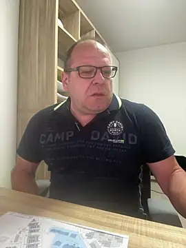 coupleLatinaLovers online show from 14, 4, 2026