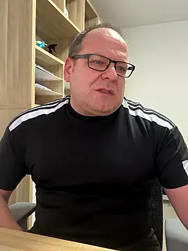 coupleLatinaLovers online show from 14, 1, 2026