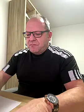 coupleLatinaLovers online show from 19, 12, 2025