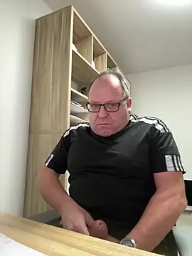 coupleLatinaLovers online show from 4, 2, 2026