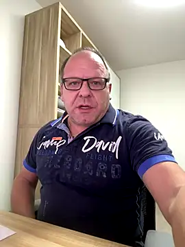 coupleLatinaLovers online show from 24, 11, 2025