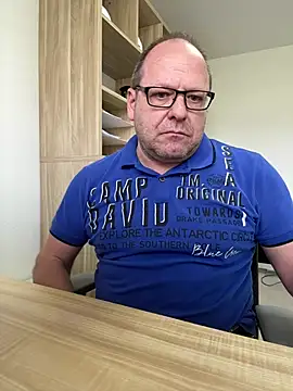 coupleLatinaLovers online show from 25, 3, 2026