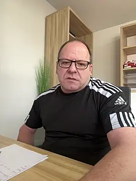 coupleLatinaLovers online show from 23, 1, 2025