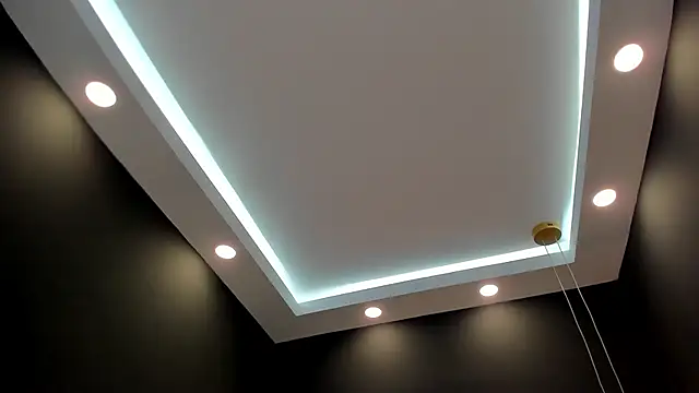 chloe zulay online show from 15, 2, 2025