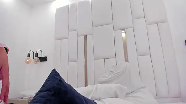 chloe zulay online show from 1, 3, 2026