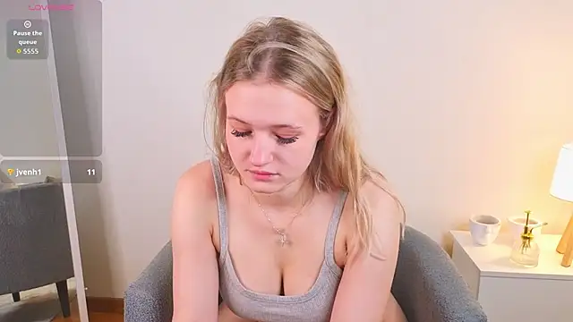 MaydaFoulk online show from 24, 9, 2025