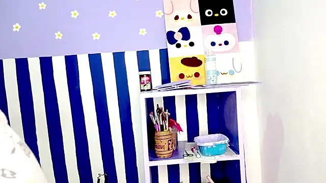 PetiteIvoryQueen19 online show from 12, 4, 2026