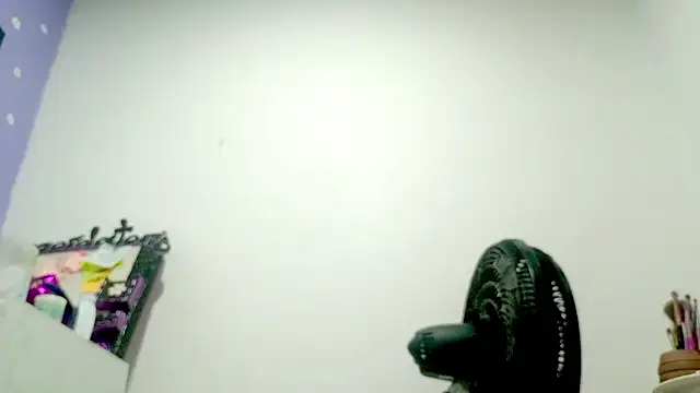 PetiteIvoryQueen19 online show from 24, 3, 2026