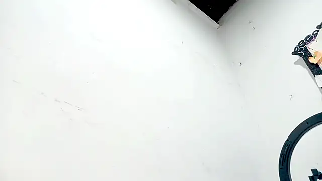 PetiteIvoryQueen19 online show from 27, 11, 2025