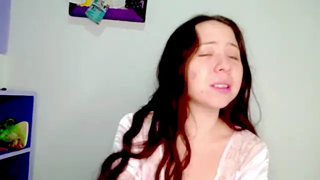 PetiteIvoryQueen19 online show from 7, 5, 2026