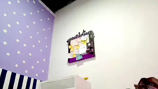 PetiteIvoryQueen19 online show from 5, 3, 2026