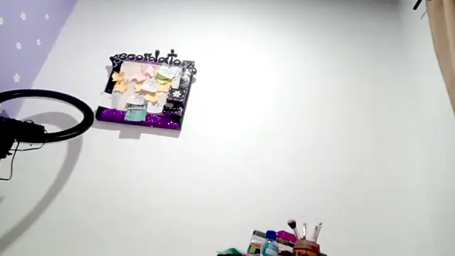 PetiteIvoryQueen19 online show from 2, 3, 2026