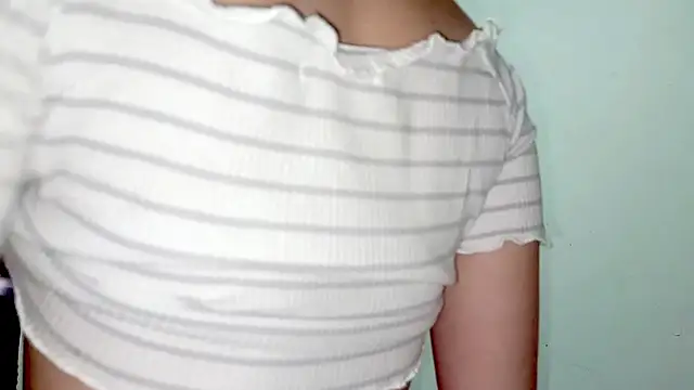 Snapshot of PetiteIvoryQueen19 chatting on 25, 6, 2026 PetiteIvoryQueen19 online show from 25, 6, 2026