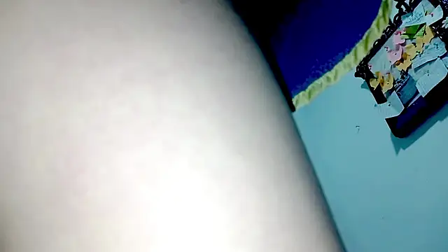 PetiteIvoryQueen19 online show from 13, 11, 2025