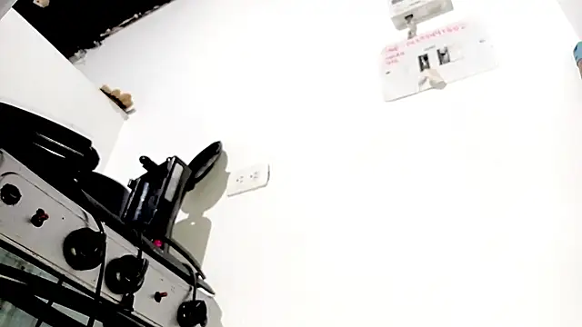 PetiteIvoryQueen19 online show from 14, 9, 2025