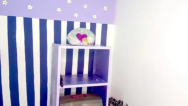 PetiteIvoryQueen19 online show from 3, 4, 2026