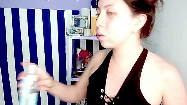 PetiteIvoryQueen19 online show from 19, 4, 2026