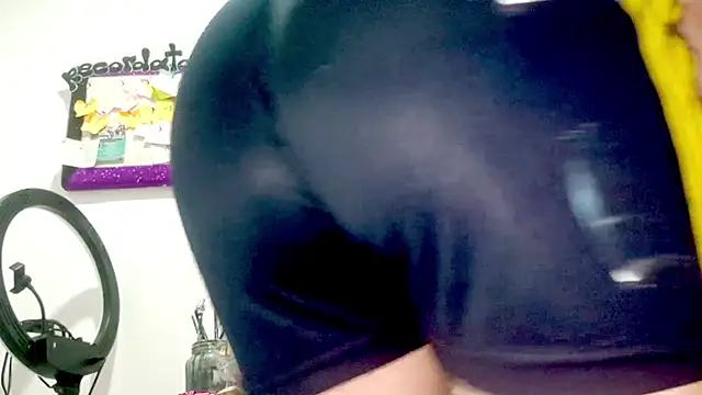 PetiteIvoryQueen19 online show from 14, 1, 2026