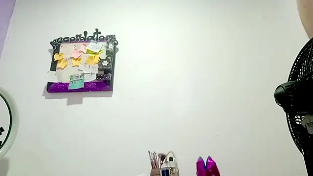 PetiteIvoryQueen19 online show from 3, 2, 2026