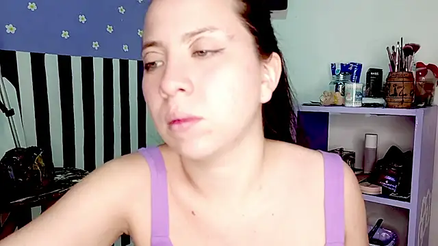 PetiteIvoryQueen19 online show from 19, 5, 2026