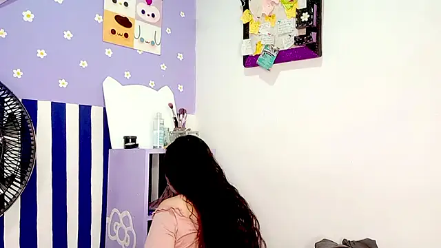 PetiteIvoryQueen19 online show from 15, 5, 2026