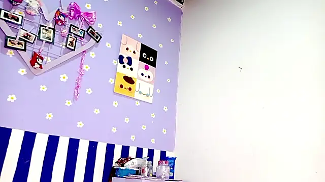 PetiteIvoryQueen19 online show from 1, 6, 2026