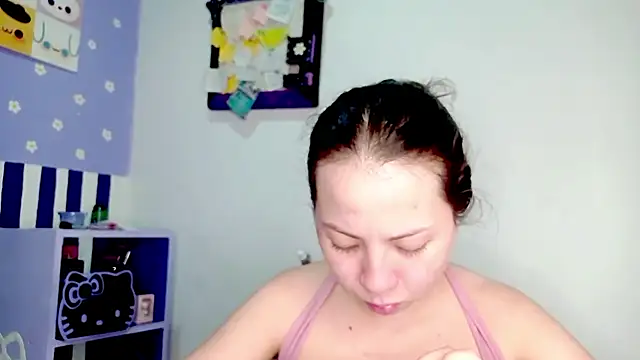 Snapshot of PetiteIvoryQueen19 chatting on 20, 6, 2026 PetiteIvoryQueen19 online show from 20, 6, 2026