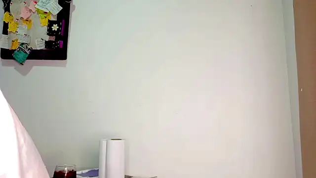 Snapshot of PetiteIvoryQueen19 chatting on 18, 6, 2026 PetiteIvoryQueen19 online show from 18, 6, 2026