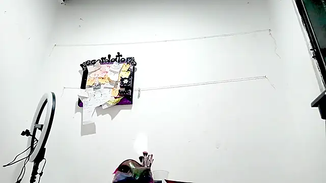 PetiteIvoryQueen19 online show from 25, 9, 2025